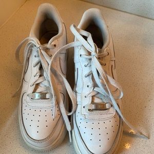 Used and well loved size 7 YOUTH / 9 womens Nike Air Force Ones.